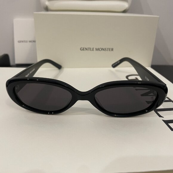 Gentle Monster Statement Black Sunglasses – Trendy Retro Street Style main image 11